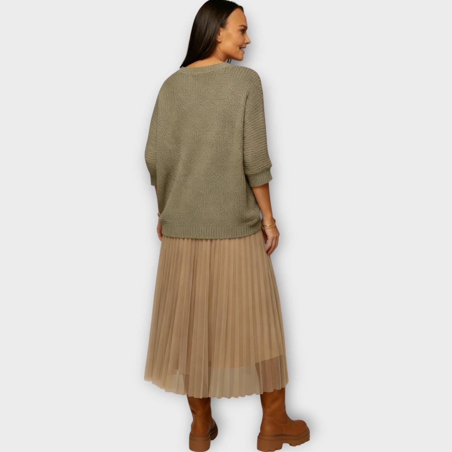 Conjunto de Top de Punto y Falda Midi Plisada
