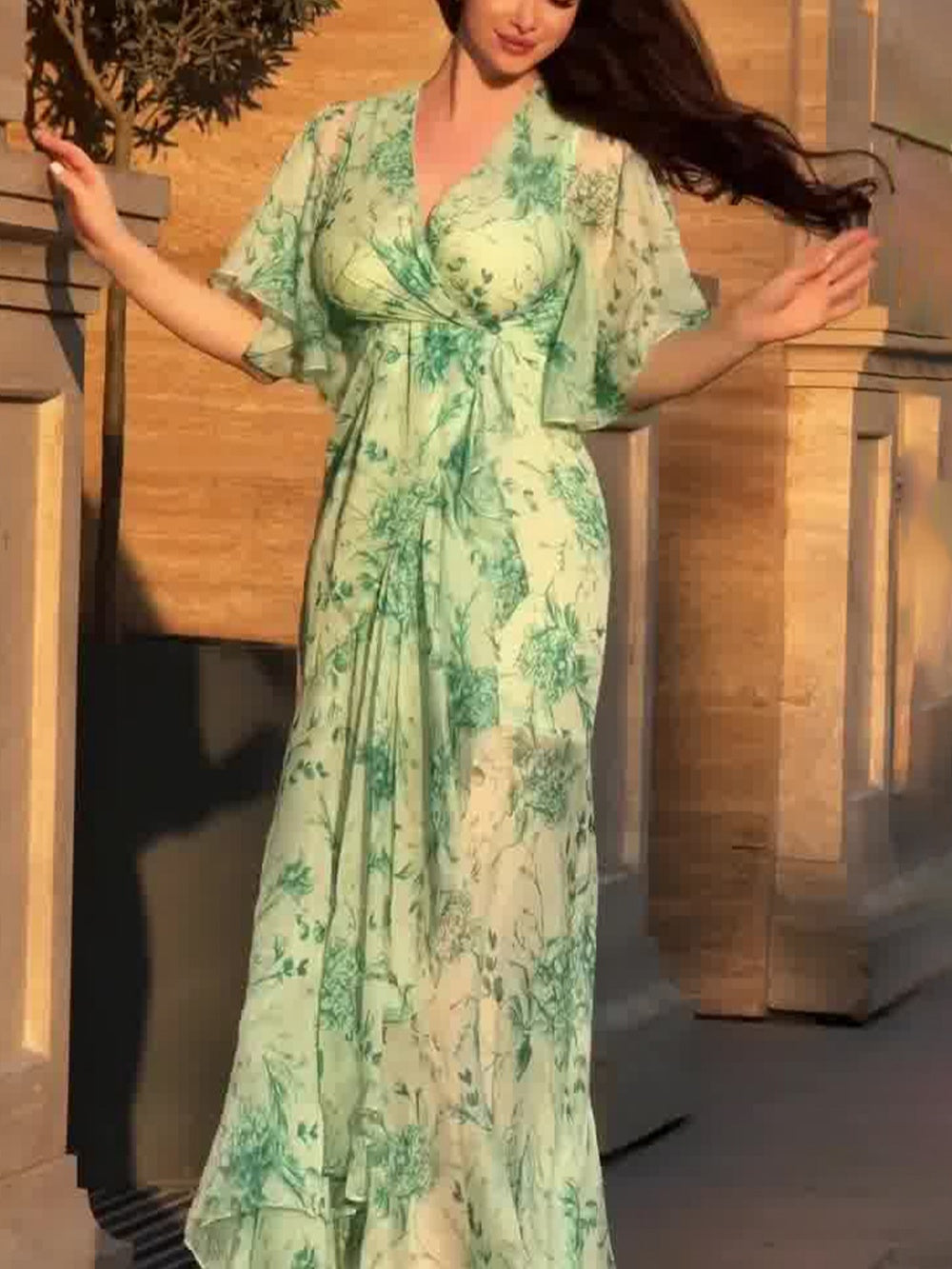 Vestido impreso de manga trompeta con escote en V