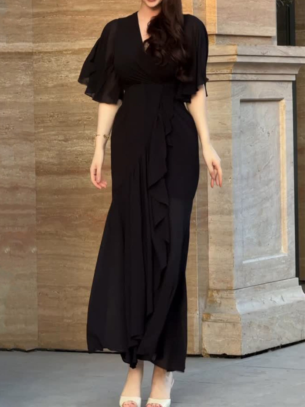 Vestido impreso de manga trompeta con escote en V