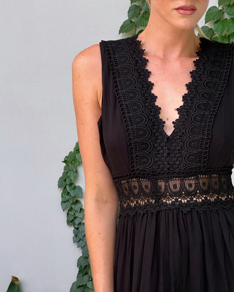 Mirna - Vestido sin mangas de encaje con escote en V