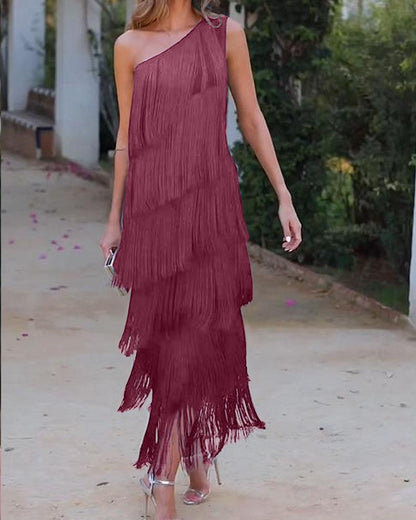Vestido elegante de flecos Maya con hombros al descubierto