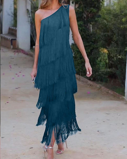 Vestido elegante de flecos Maya con hombros al descubierto
