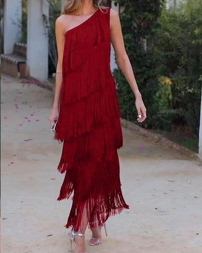 Vestido elegante de flecos Maya con hombros al descubierto