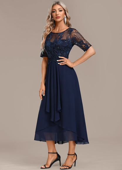 Vestido Corto de Encaje Azul Marino con Mangas Cortas y Cuello Redondo