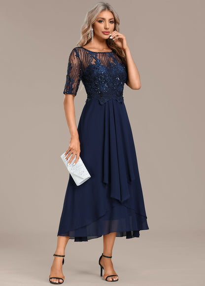 Vestido Corto de Encaje Azul Marino con Mangas Cortas y Cuello Redondo