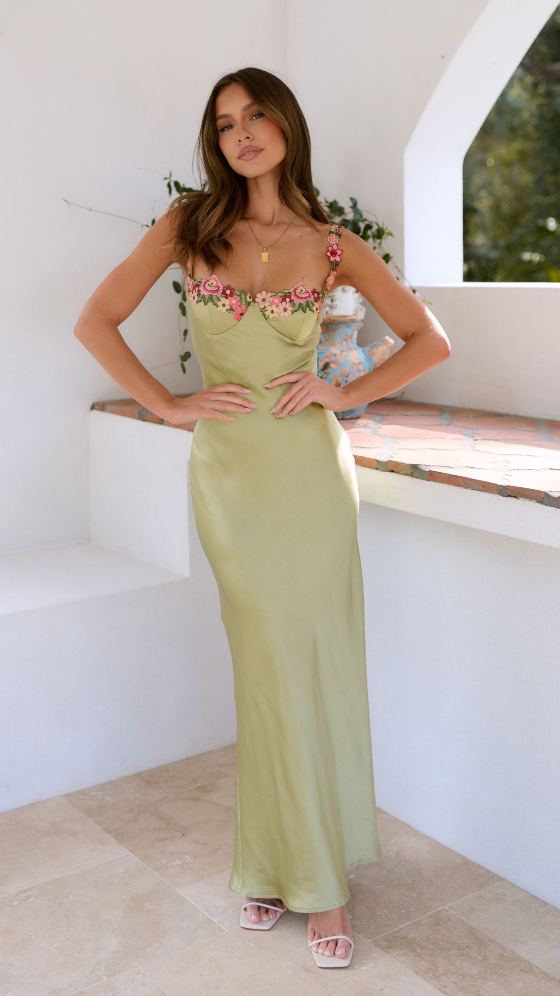 Brienna – Vestido Maxi Floral con Tiras Versátil