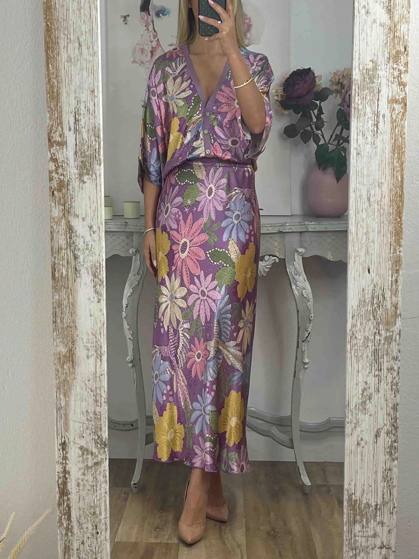 Elegante Camisa Off-shoulder de Satén con Estampado Floral