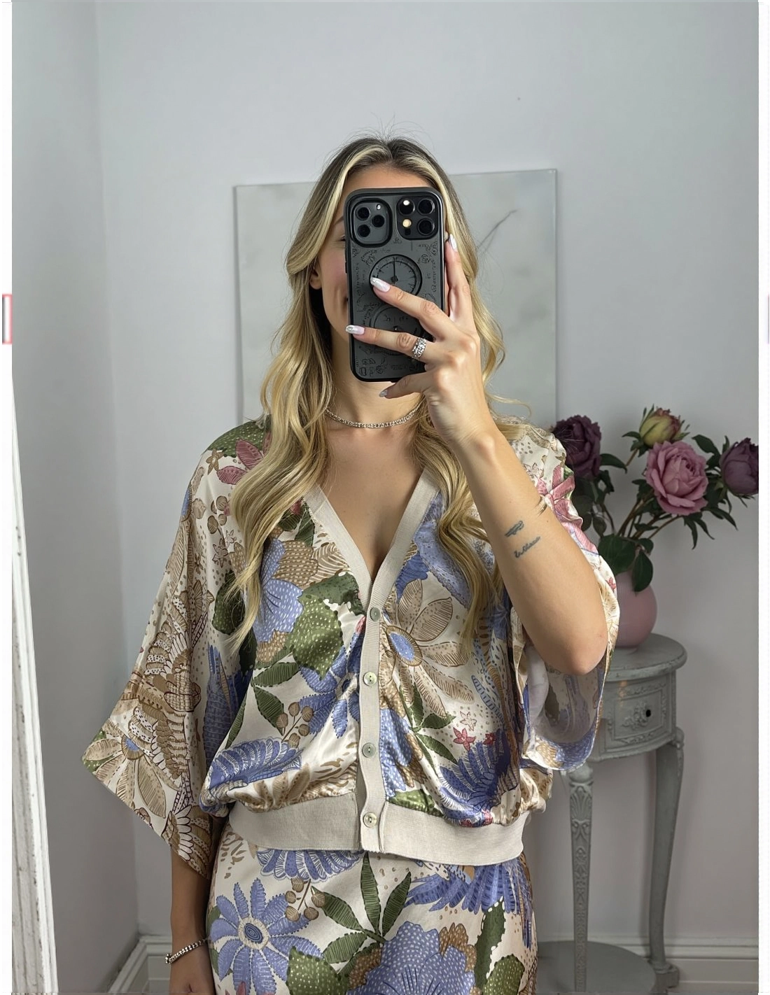 Camisa Exquisita de Satén con Estampado Floral sin Hombros