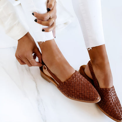 Whisper - Elegantes sandalias de piel trenzadas para mujer