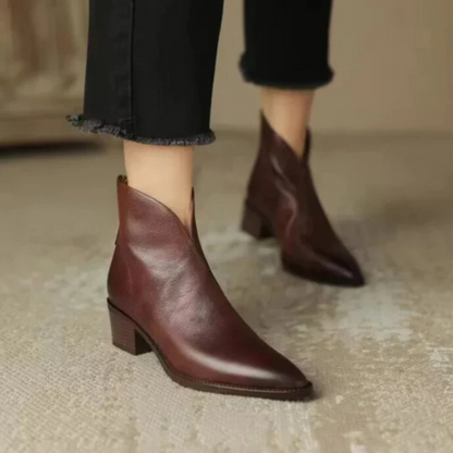 Julissa - Elegantes Botines de Cuero