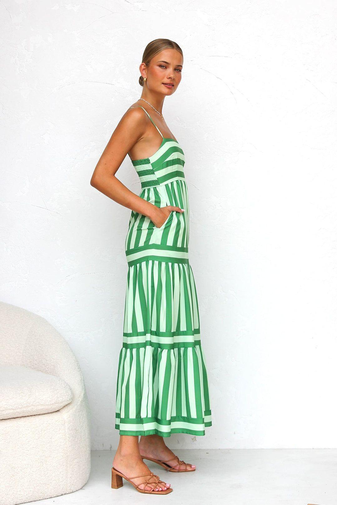 El Vestido Midi Rayado Atemporal