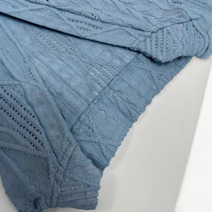 Alicia – Blusa con escote en V