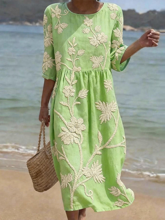 Vestido casual de mujer con estampado floral.