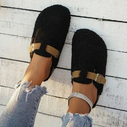 Zapatillas de Mujer Slip-On con Detalle de Hebilla y Confort Suave y Acogedor