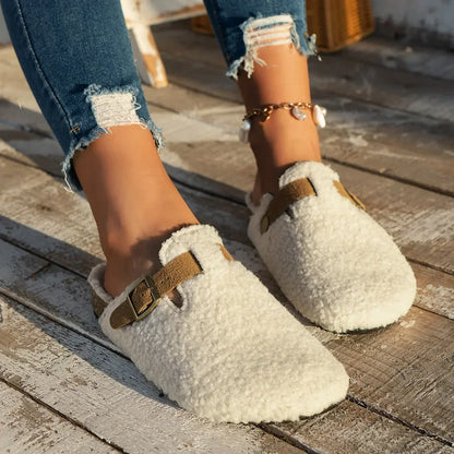 Zapatillas de Mujer Slip-On con Detalle de Hebilla y Confort Suave y Acogedor