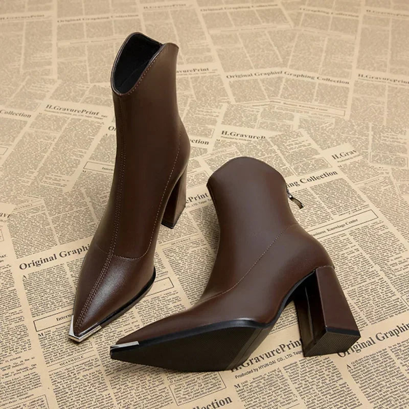 Tacones de Cuero con Corte Amplio