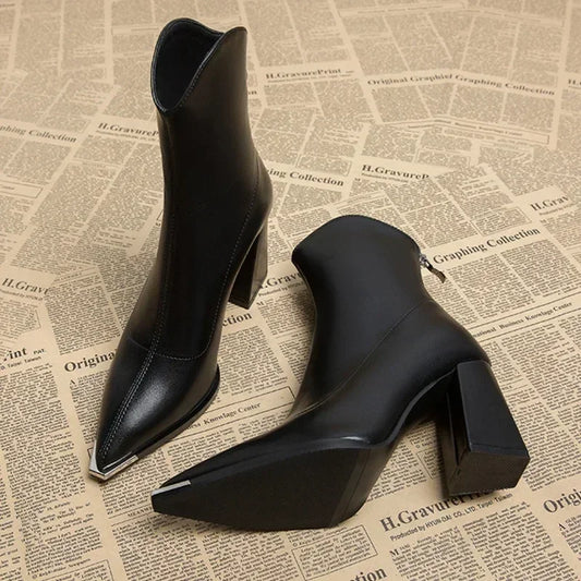 Tacones de Cuero con Corte Amplio