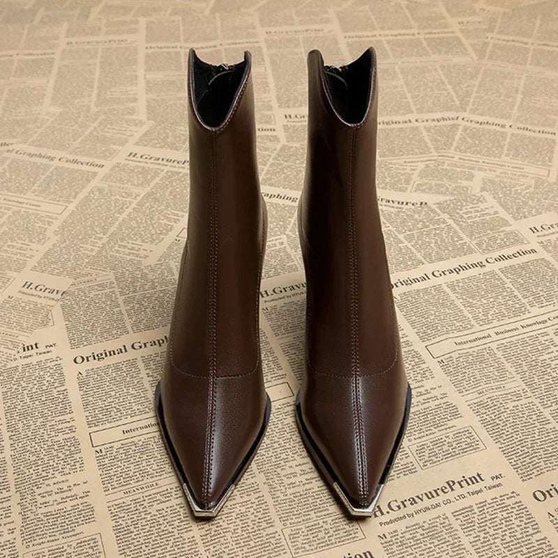 Tacones de Cuero con Corte Amplio