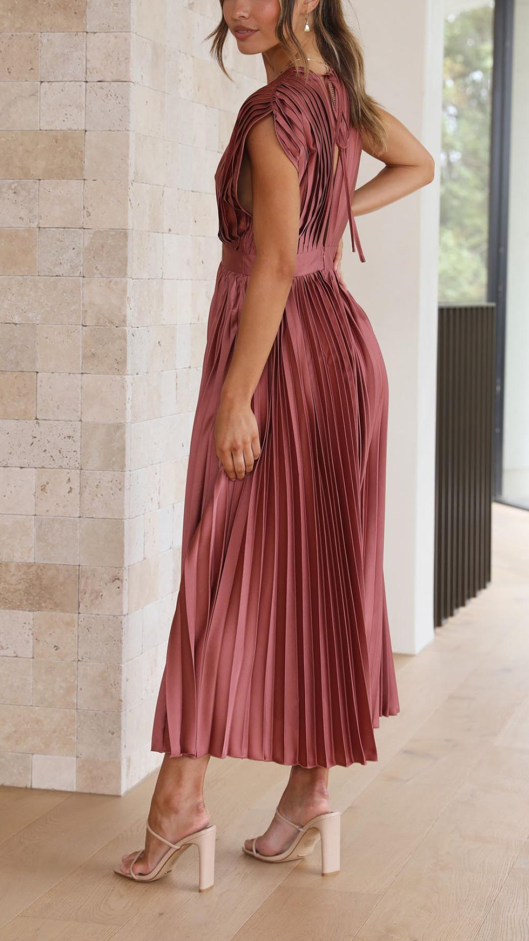 ALIYAH – VESTIDO MIDI PLISADO ELEGANTE