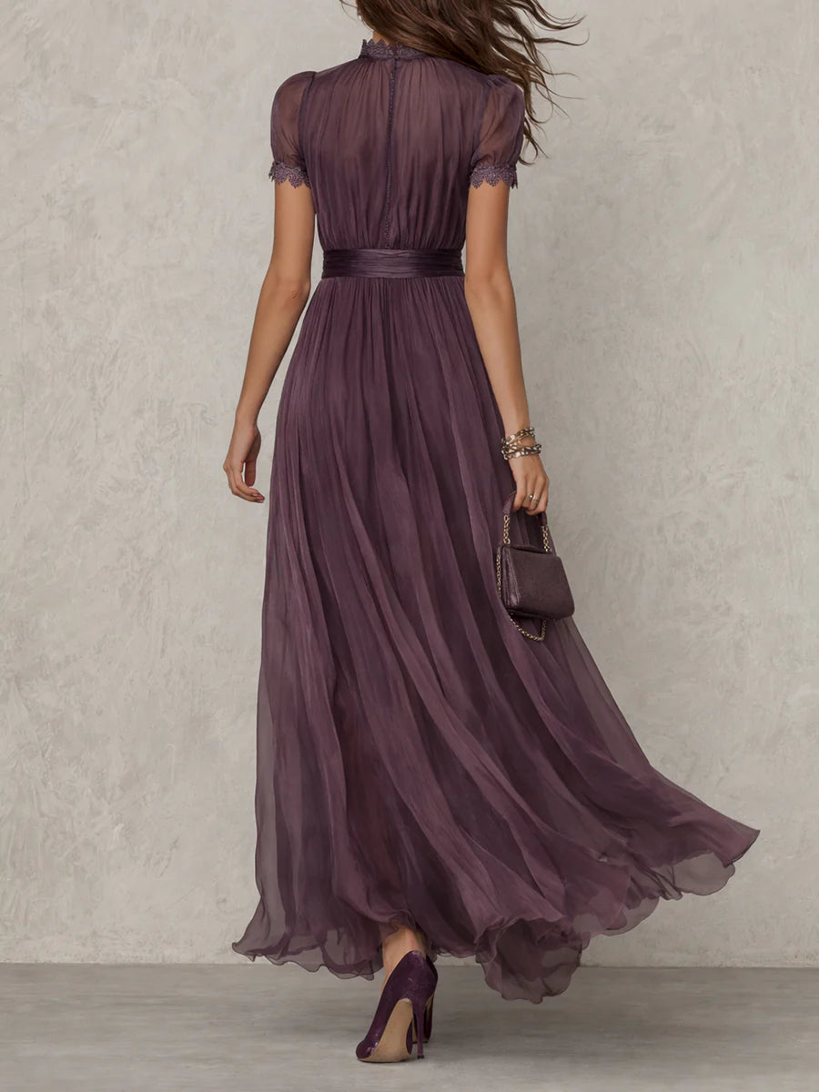 Flavia • Vestido largo violeta con escote en forma de llave, borde de encaje de chiffon