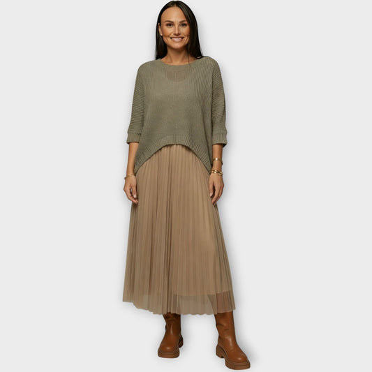 Conjunto de Top de Punto y Falda Midi Plisada