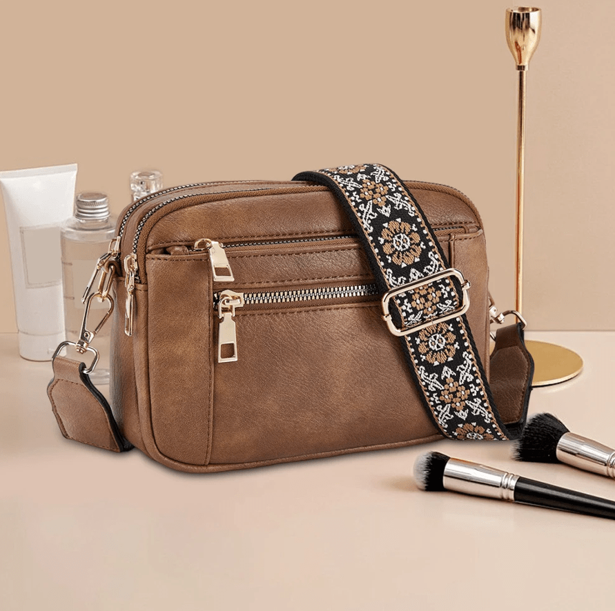 Bolso Nylah Crossbody con Correas Coloridas