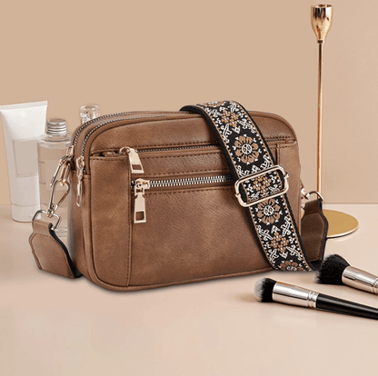 Bolso Nylah Crossbody con Correas Coloridas