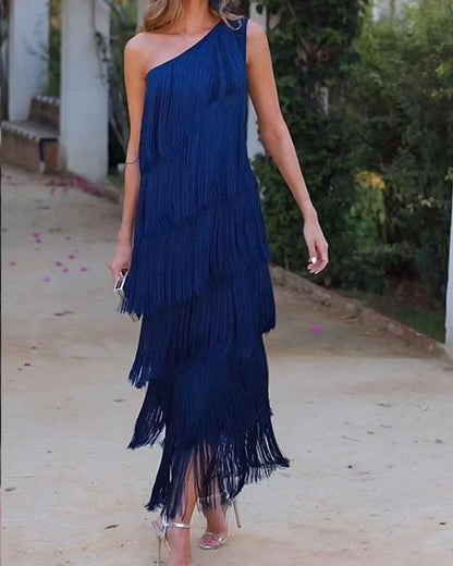 Vestido elegante de flecos Maya con hombros al descubierto