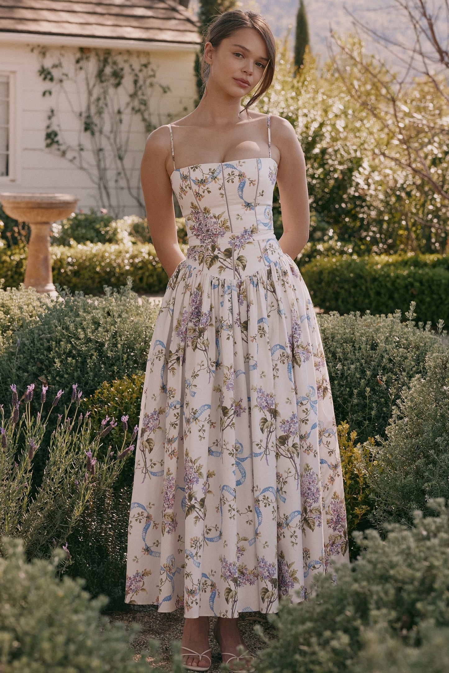 Kessara - Elegante Vestido Maxi Floral de Tirantes de Verano