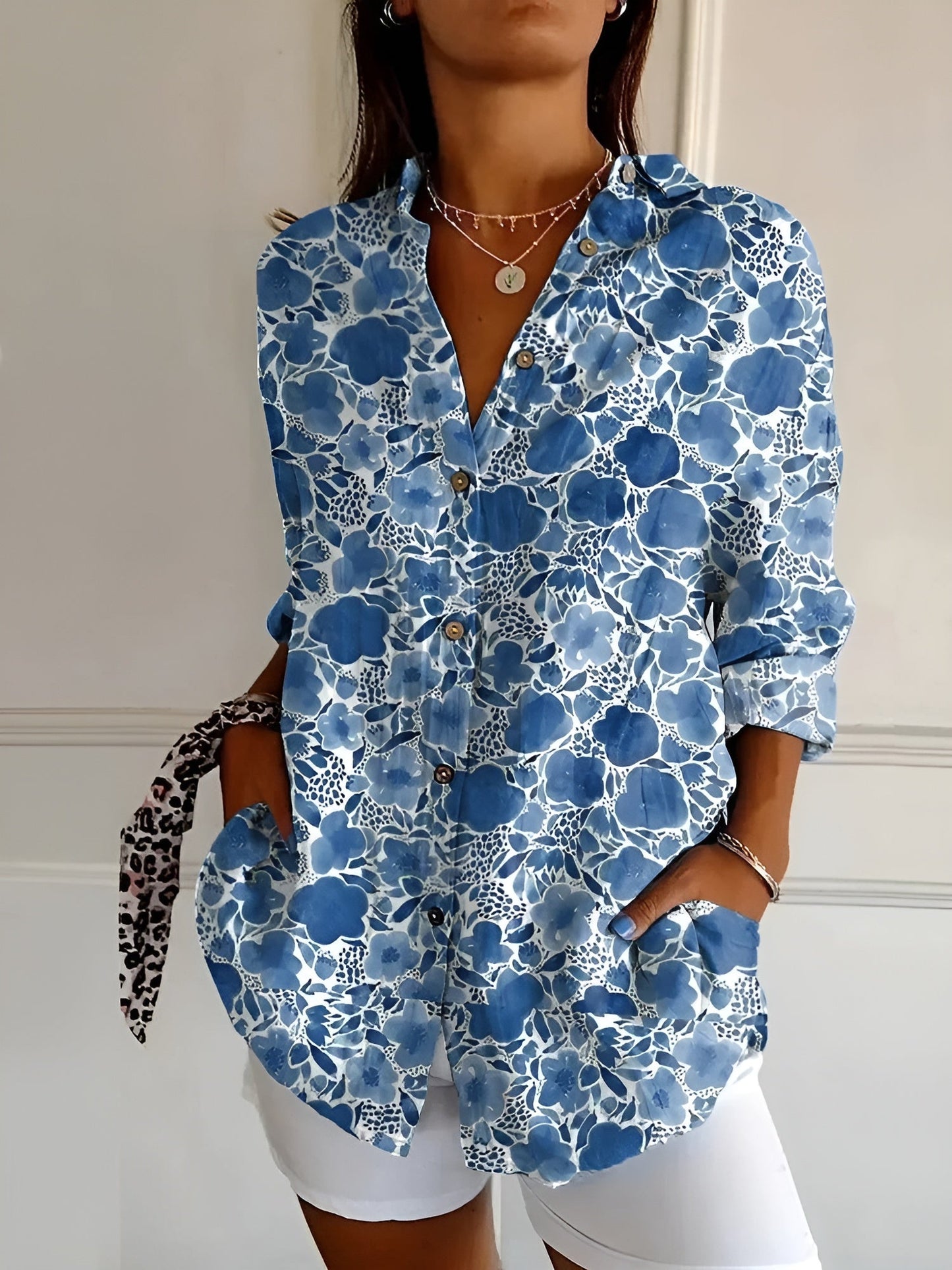 BLUSA FLORAL DESIREE CON TAPETA DE BOTONES